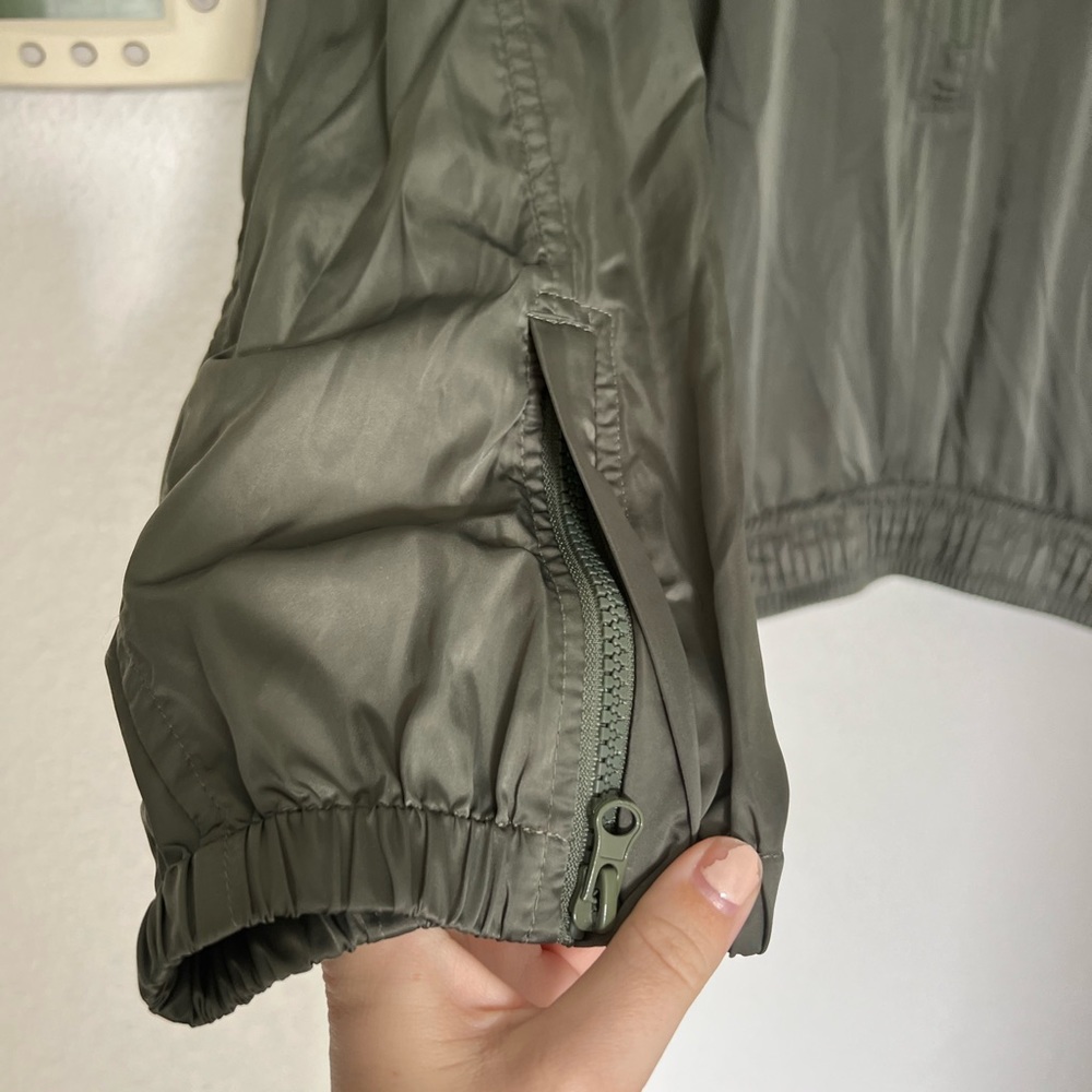 🖤 CLOSET CLEAR OUT 🖤 Free People Movement w/ Tuck Away Hoodie Bomber Jacket - Picture 2 of 7